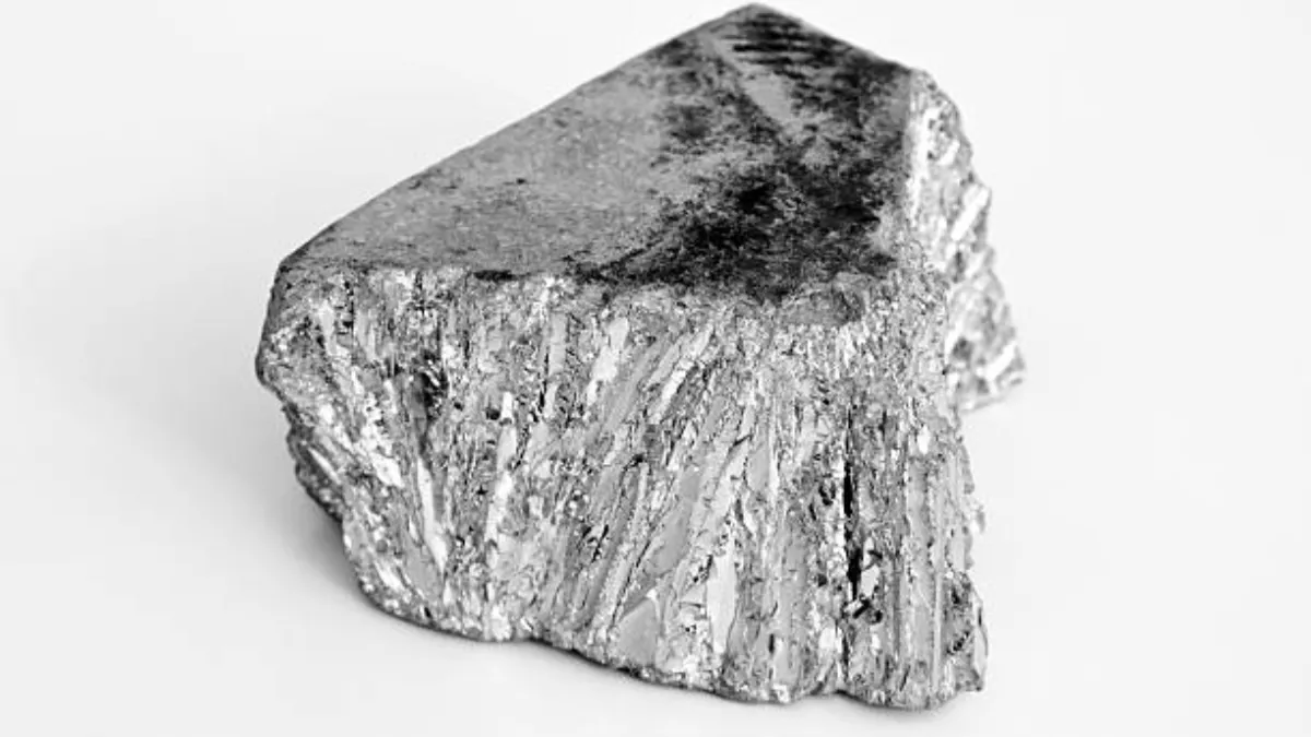 Fractured zinc alloy ingot showing the crystalline grain structure of the Zamak base metal