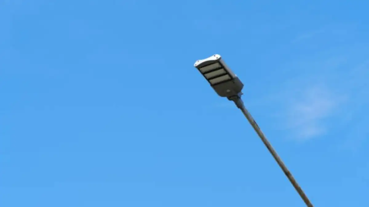 LED street lamp with energy saving technology using cast aluminum housing